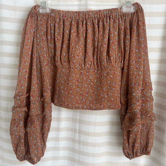 ASTR Off the Shoulder Cropped Blouse - Picture 3 of 7